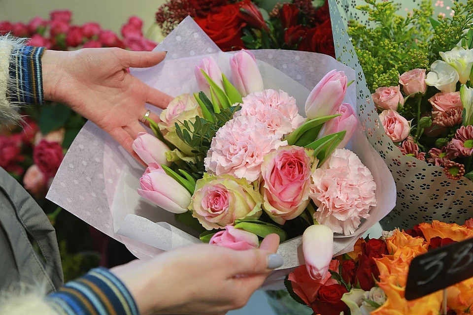 Где в Красноярске купить цветы на 8 марта в 2023 году