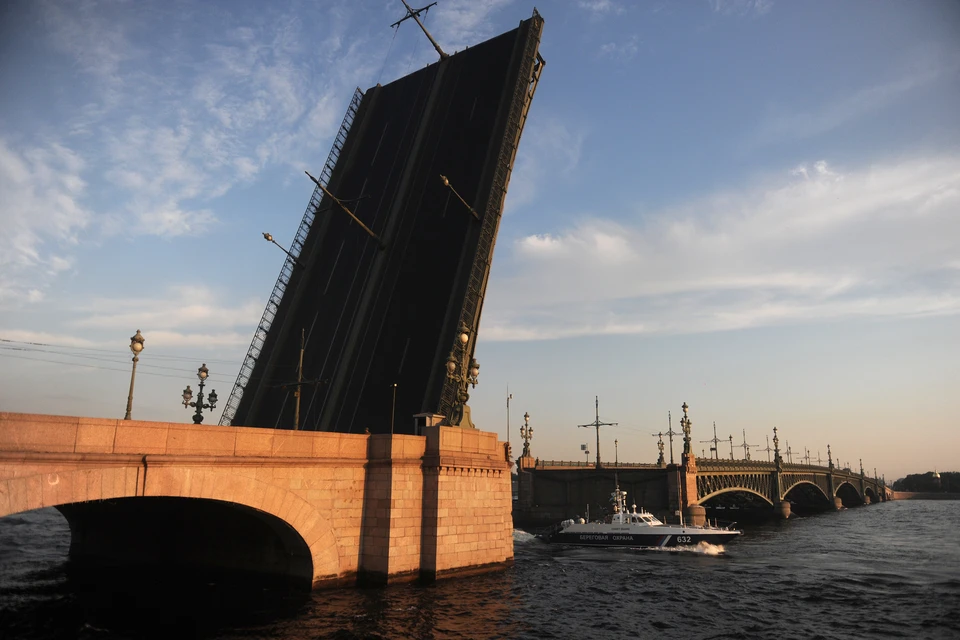 Разводка мостов начнется в Петербурге 9 марта