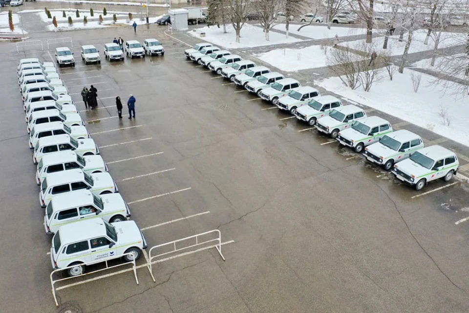 Алексей Дюмин передал медикам 33 новых автомобиля