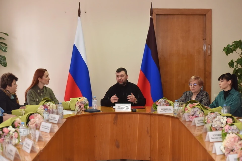 Денис Пушилин встретился с активистками Союза женщин России. Фото: АГ ДНР