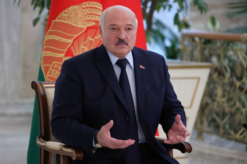 "Вызов брошен": Александр Лукашенко назвал Зеленского гнидой после попытки подрыва самолета