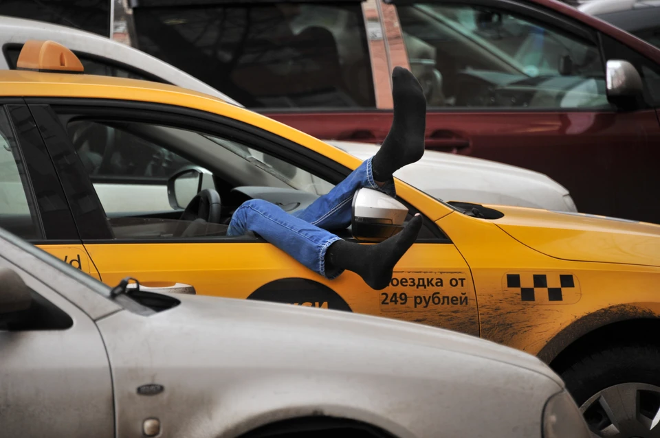 В Ульяновске пьяный пассажир несколько раз пырнул ножом таксиста