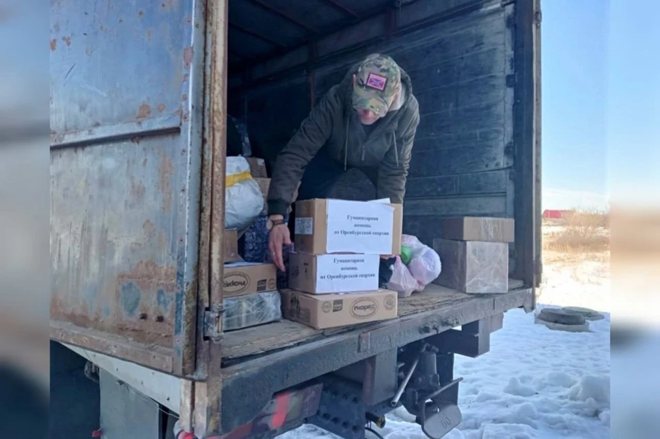 Землякам везут продукты, теплые вещи, блиндажные свечи, медикаменты. Фото: Оренбургская епархия