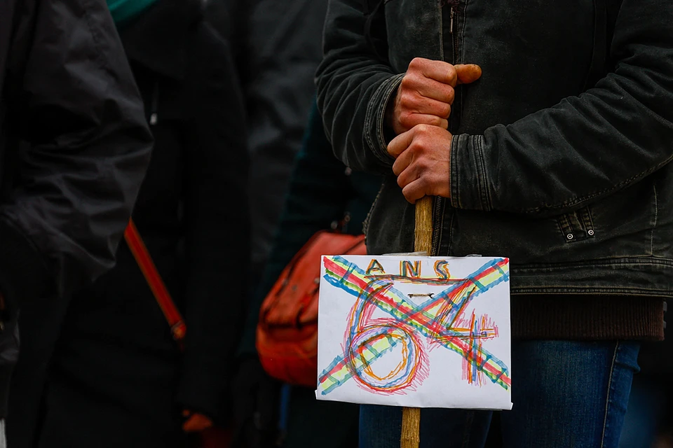Протестующие выступают против пенсионной реформы