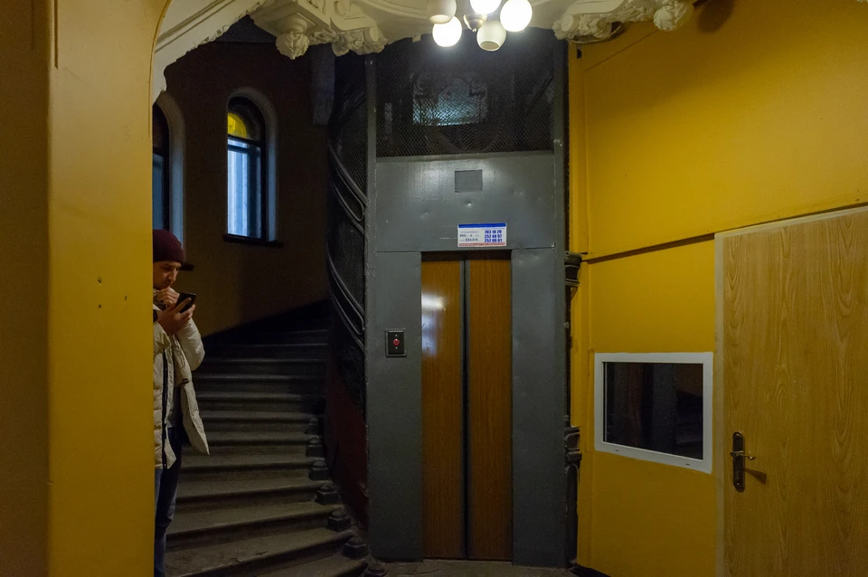 До конца 2025 года в Петербурге заменят все лифты, у которых закончился срок эксплуатации