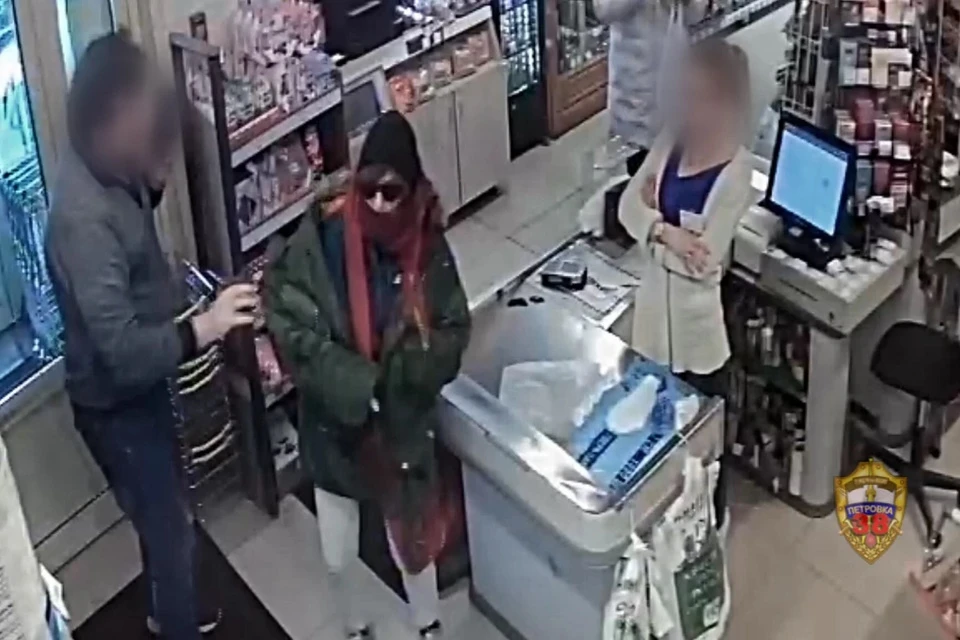 Девушка угрожала охраннику торговой точки канцелярским ножом