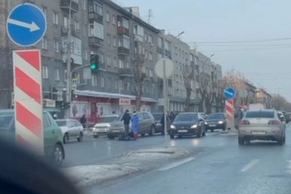 На проспекте Дзержинского случилось ДТП. Фото: читатели КП-Новосибирск