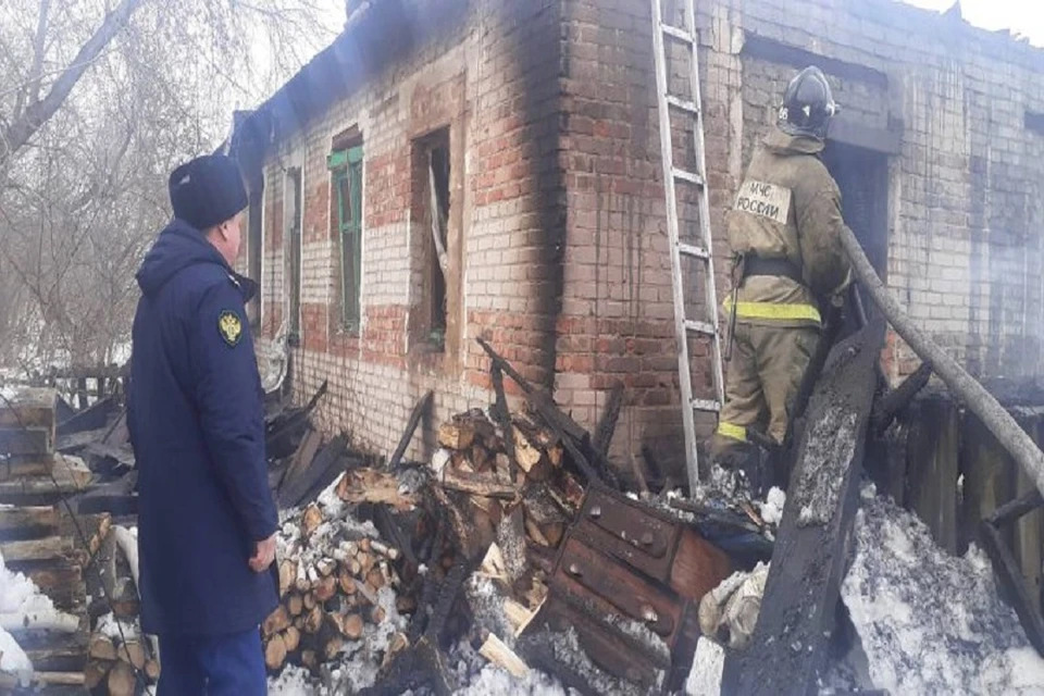 Уголовное дело возбудили после пожара, на котором погибли двое детей в поселке под Новосибирском. Фото: прокуратура НСО.