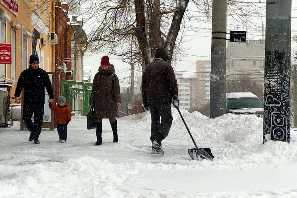 Городские службы вышли на борьбу с последствиями снегопада