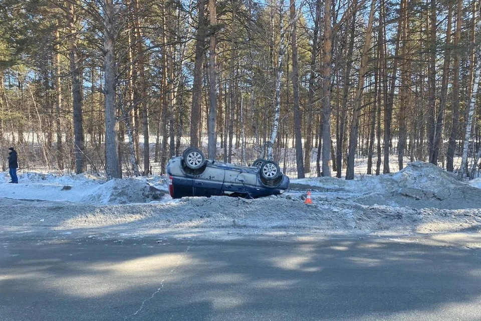 Водитель и 10-летняя пассажирка попали в больницу. Фото: ГИБДД по Новосибирску