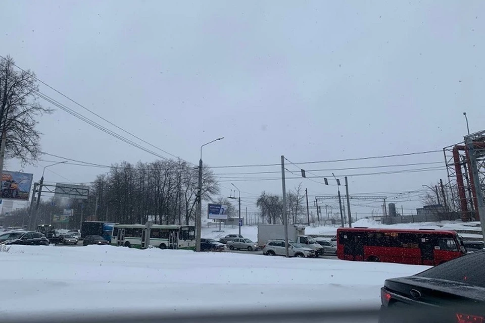 Ярославль утром 14 марта вновь встал в пробки. ФОТО: группа "Подслушано у водителей | Ярославль" ВКонтакте
