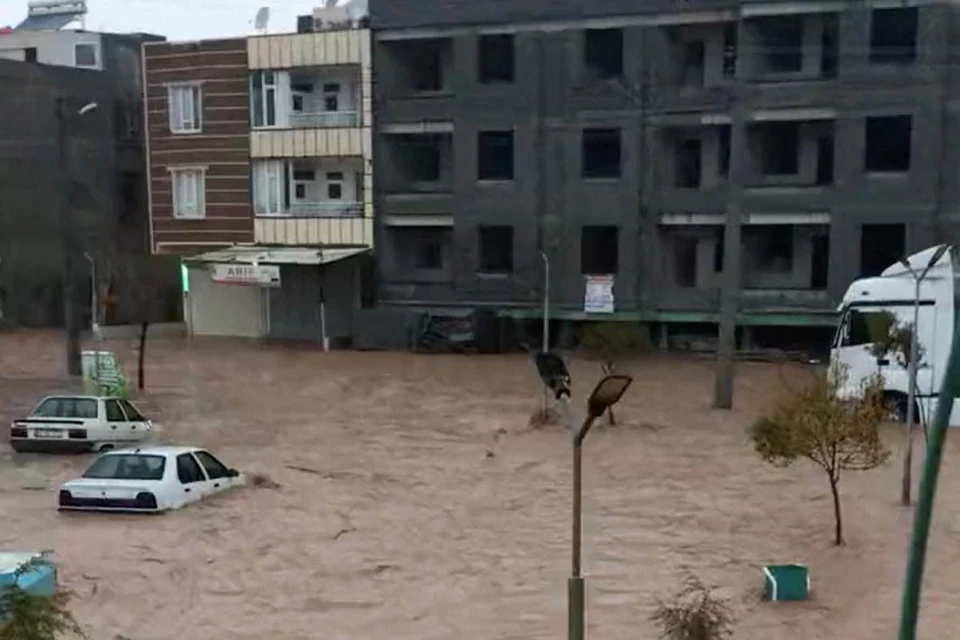 Двенадцать человек погибли из-за наводнения в Турции