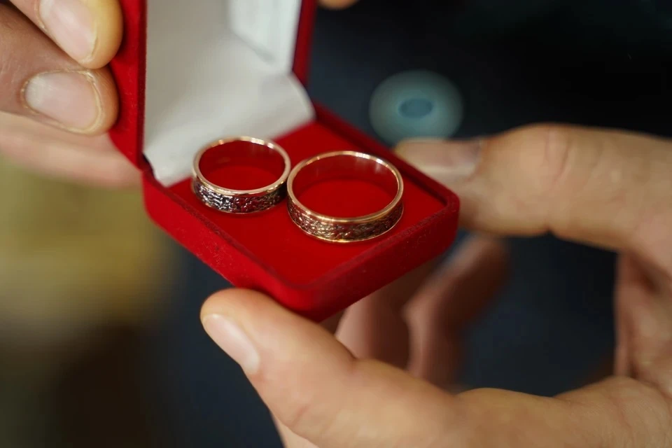 В среднем самарцы тратят на обручальное кольцо больше 8 тысяч рублей