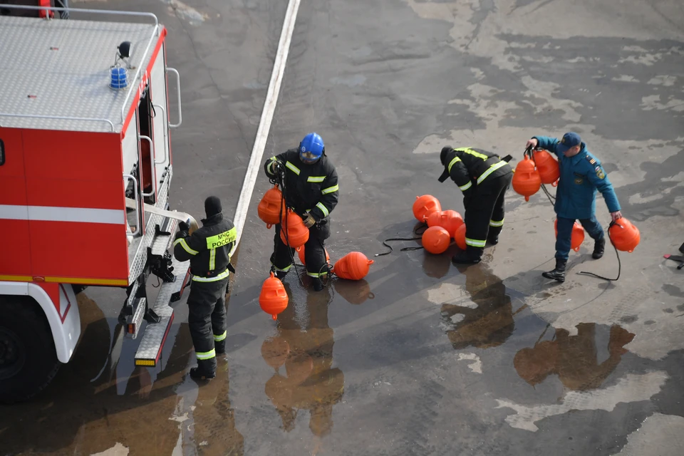 В ФСБ назвали взрыв в погрануправлении в Ростовской области причиной пожара.