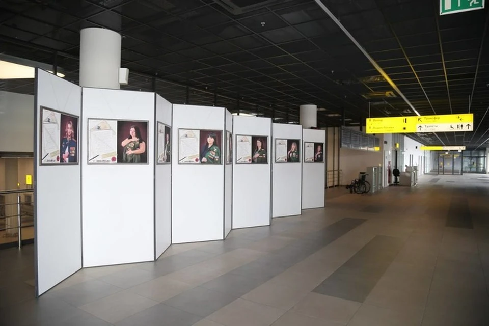 Выставка «Жены Героев» открылась в аэропорту Хабаровска Фото: аэропорт Хабаровска
