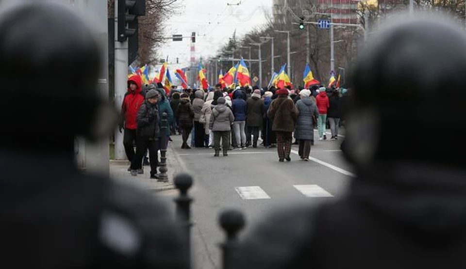 Власть и народ: В Молдове это параллельные прямые, которе никогда не пересекаются (Фото: Спутник).