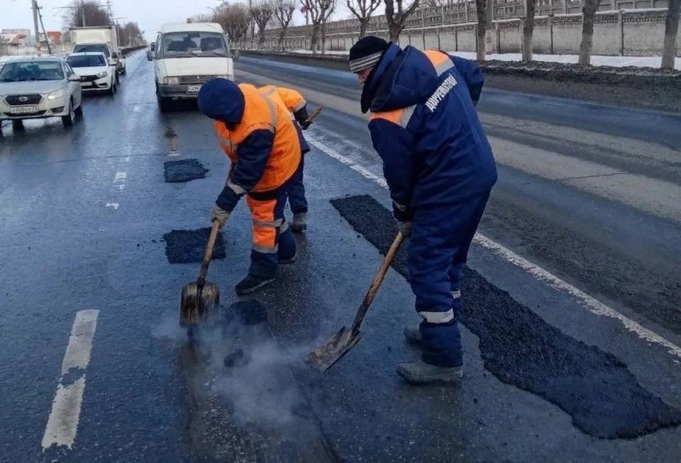 Сейчас дороги приводят в порядок литым асфальтобетоном