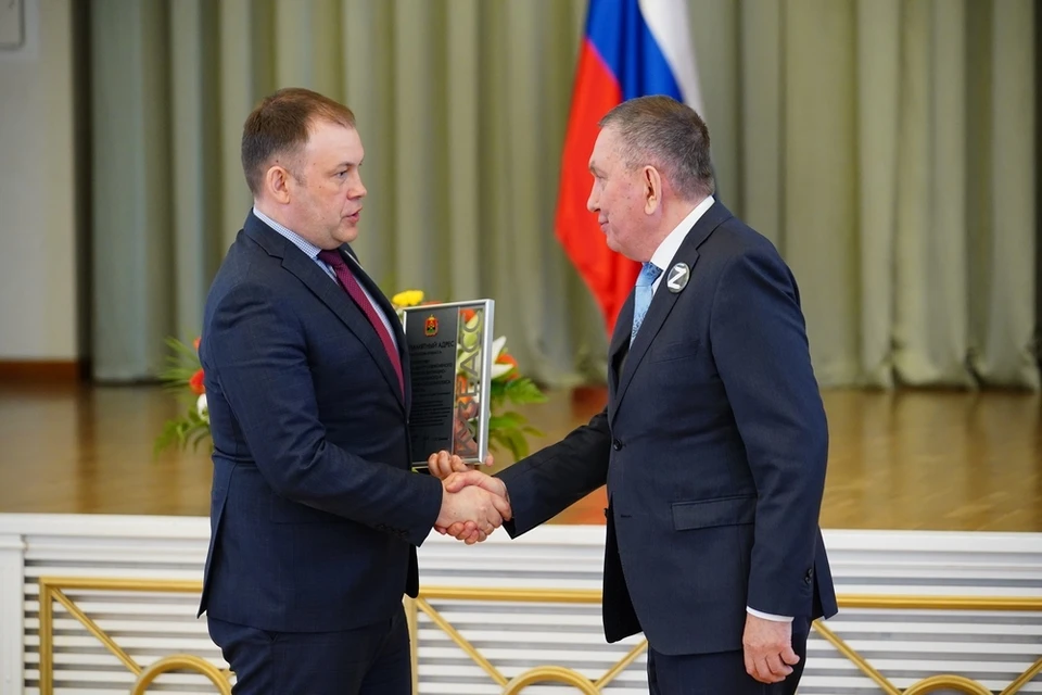 Илья Середюк вручил областные награды лучшим кузбасским коммунальщикам