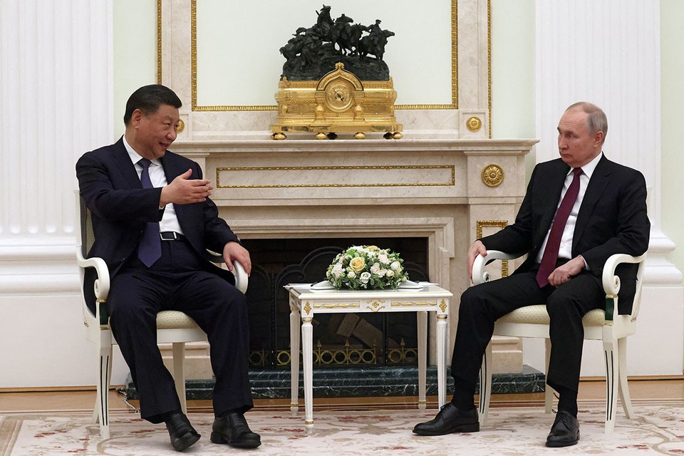 Байден обрывает телефон Си Цзиньпина, пока тот гостит у Путина: Визит главы Китая в Москву вогнал США в ужас