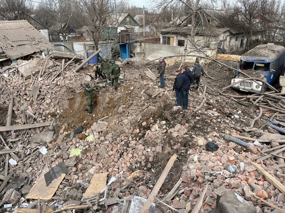 Здание водоканала в Петровском районе Донецка разрушено полностью