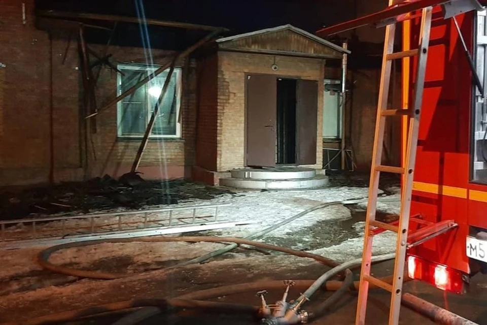 В Бердске вечером 25 марта произошел крупный пожар. Фото: ГУ МЧС РФ по НСО.