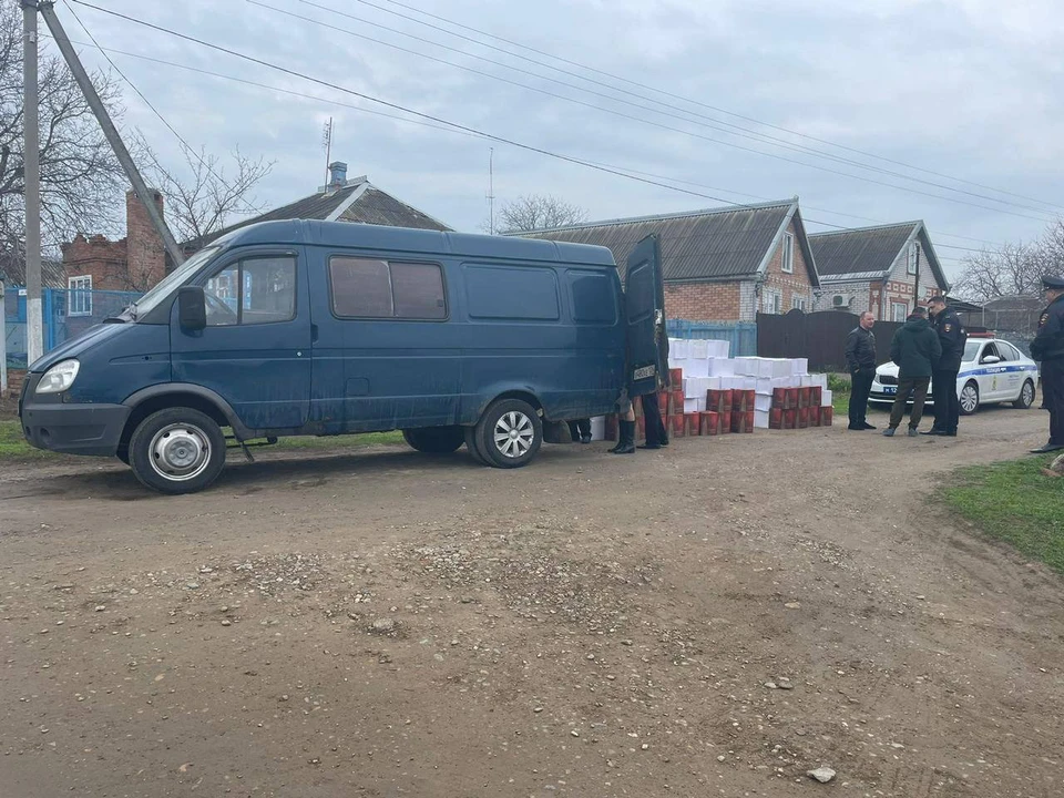 Алкоголь перевозили на грузовике, находящемся в розыске. Фото: пресс-службы Госавтоинспекции по Краснодарскому краю.