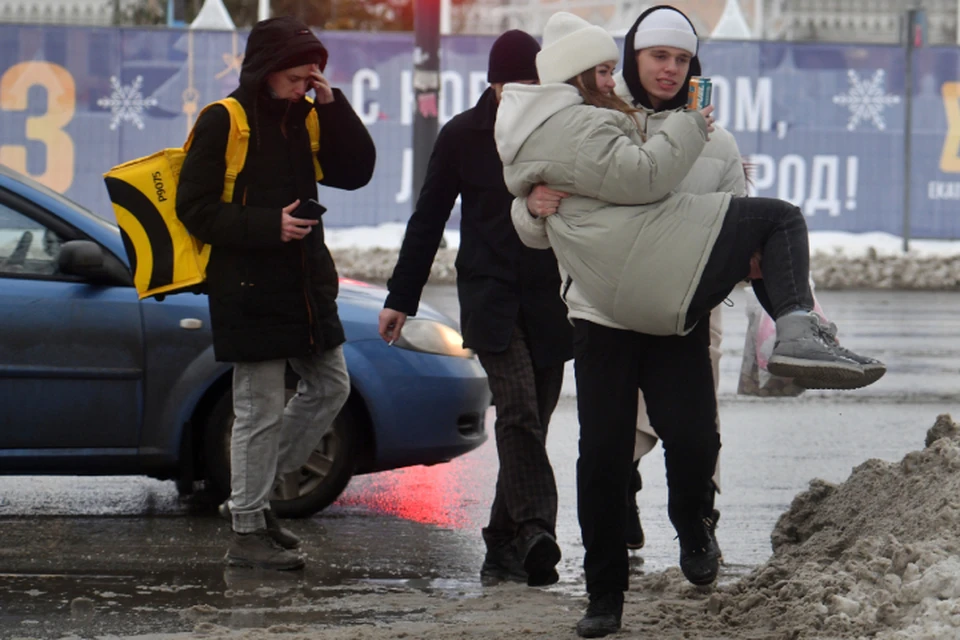 Днем все чаще видим лужи, но по ночам еще возможна гололедица