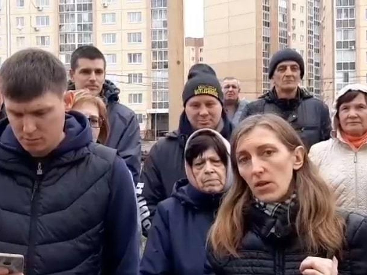 В Воронеже мэрия ответила на возмущение жителей Шилово втиснутой в дома  строящейся многоэтажкой - KP.RU