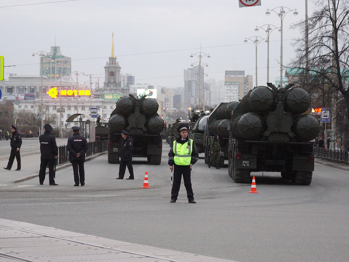 График перекрытий улиц во время репетиции парада Победы 9 Мая 2023 в  Екатеринбурге - KP.RU