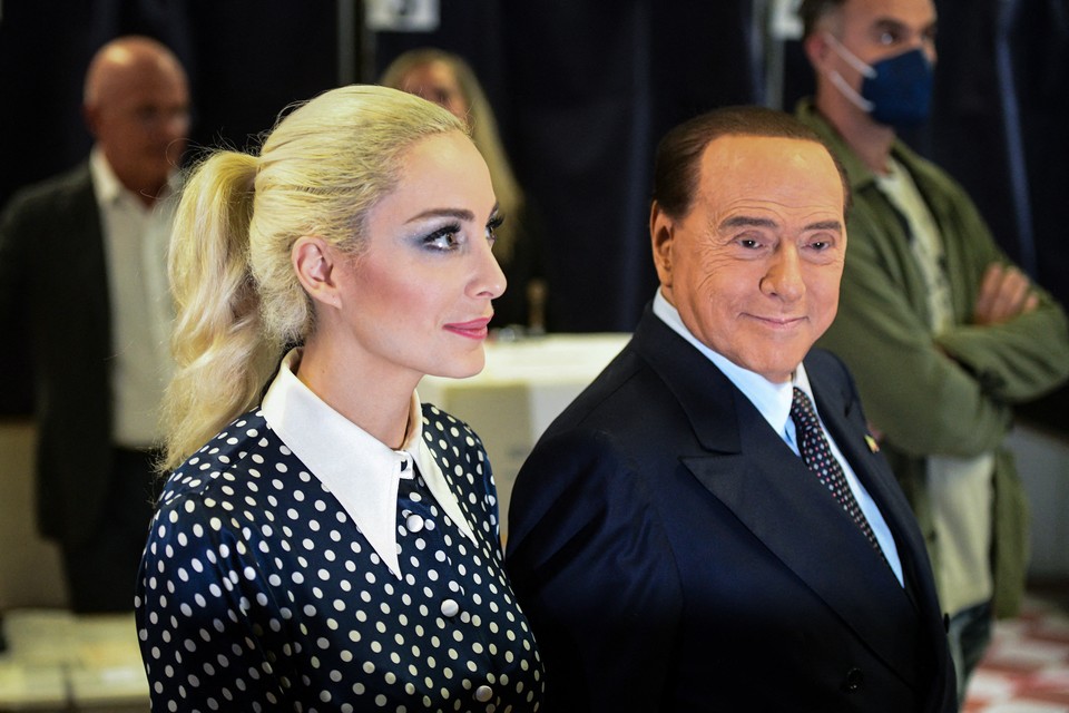 Сильвио Берлускони с подругой готовятся к ядерному апокалипсису