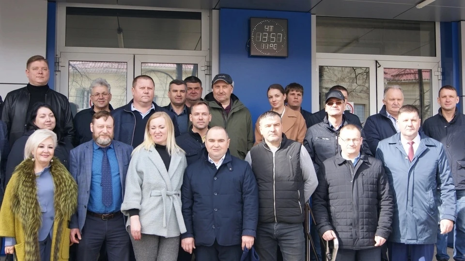 Даян Иштимиров (в центре) на форуме промышленников в Каслях.