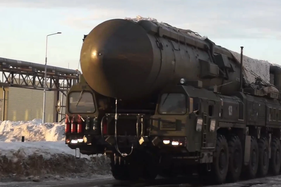 Новосибирские ракетчики разминировали мины с помощью новейшей военной техники. Фото: стоп-кадр Минобороны РФ.