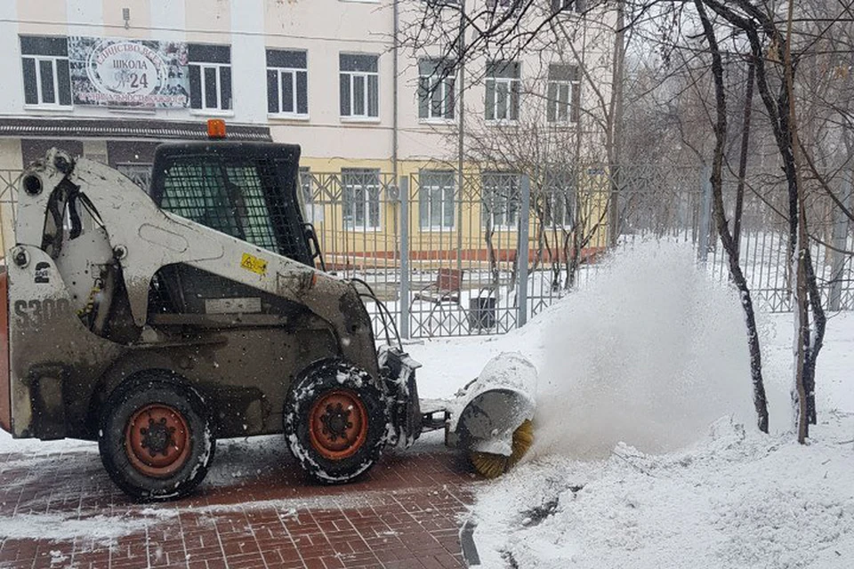 В Иркутске 30 единиц техники устраняют последствия непогоды