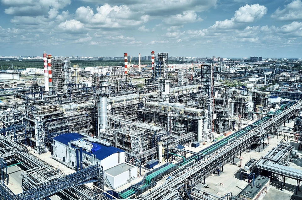Предприятие ежегодно перерабатывает более 12 млн тонн нефти. Фото: Департамент инвестиционной и промышленной политики г. Москвы