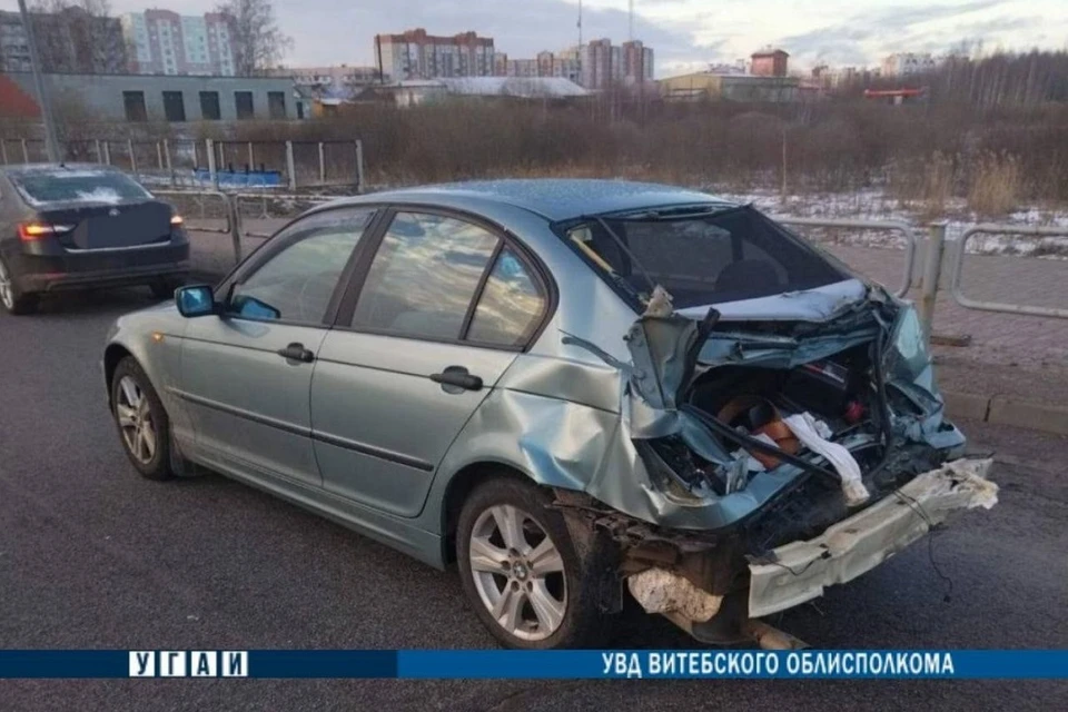 19-летний водитель на BMW выскочил на железнодорожный переезд перед дизель-поездом. Фото: УГАИ УВД Витебского облисполкома.