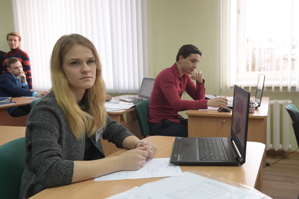 Более 2 тысяч жителей Амурской области нашли новую работу, получив бесплатное дополнительное профессиональное образование.