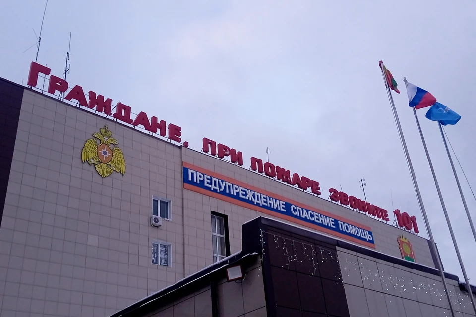 Два пожарных расчета тушили горящий «БМВ» под Липецком
