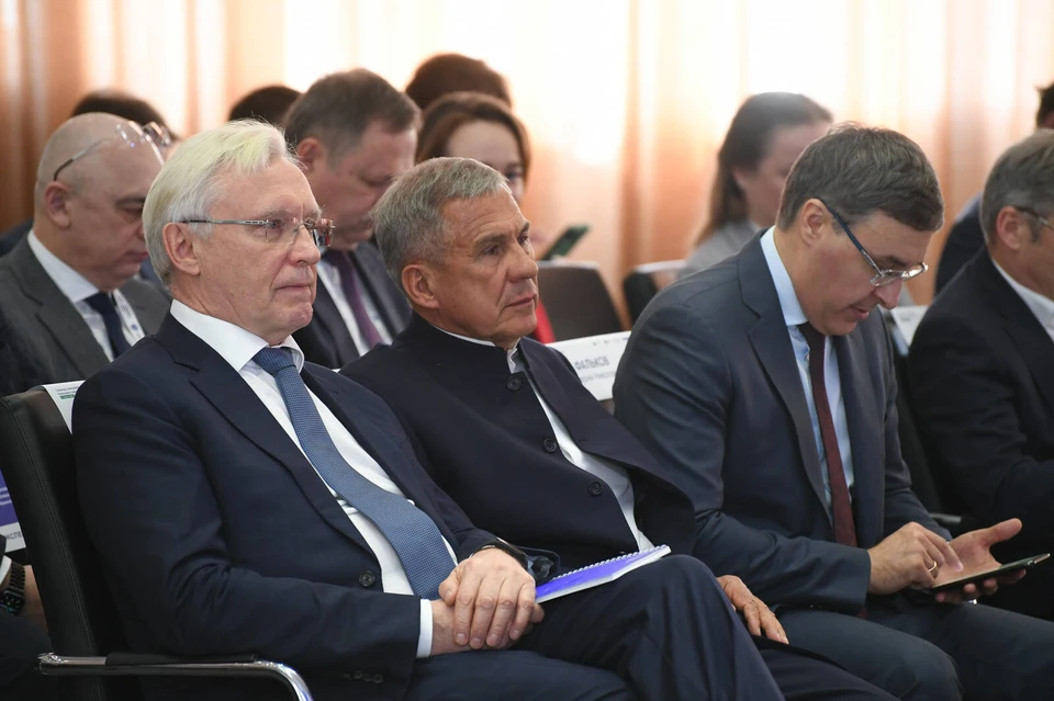 В Челнах нужно создавать привлекательную среду, чтобы молодежь не уезжала. Фото: пресс-служба раиса РТ