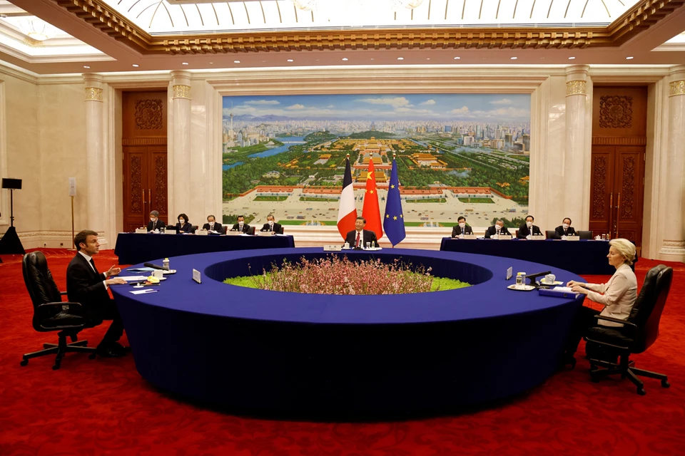 Си Цзиньпин на встрече в Пекине с французским президентом Эммануэлем Макроном заявил, что «нет чудодейственных средств» для разрешения кризиса в незалежной
