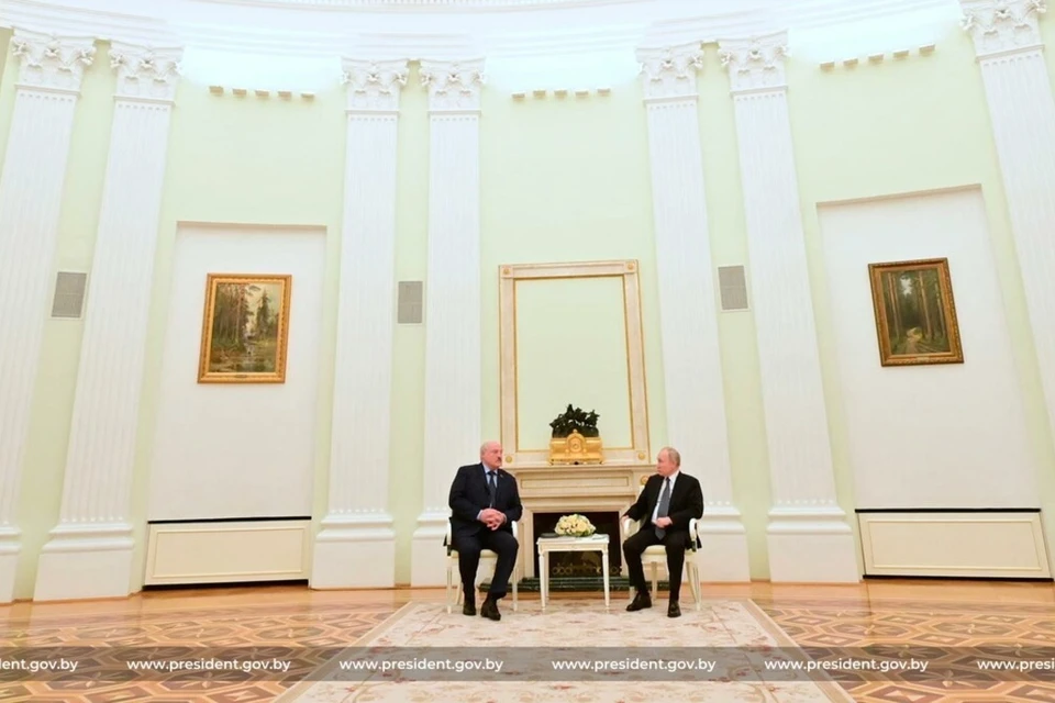 Лукашенко сказал, что на переговорах с Путиным говорилось, что случае агрессии против Беларуси РФ защищает Беларусь как свою территорию. Фото: president.gov.by
