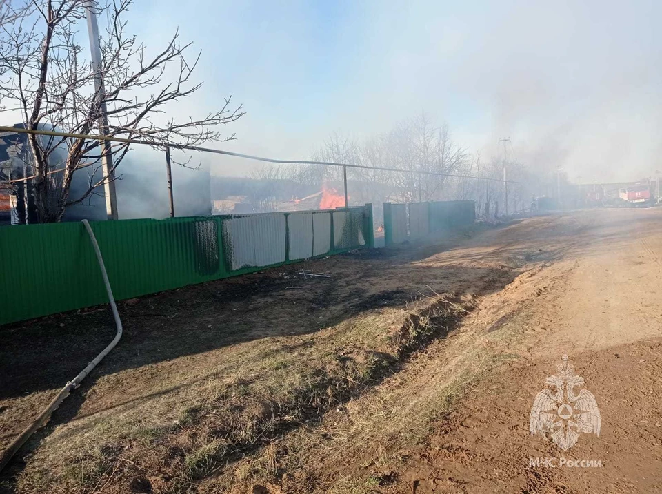 Пострадали два жилых дома и три нежилых