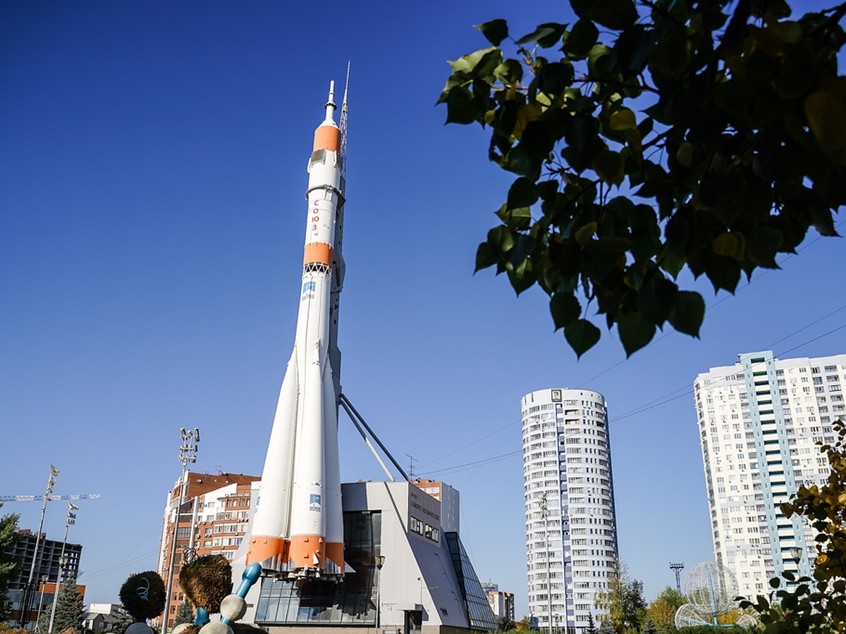 Космический корабль на день рождения: как в Самаре появилась единственная в  мире настоящая ракета-памятник - KP.RU