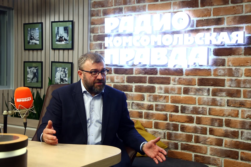 Михаил пришел в студию радио «Комсомольская правда»