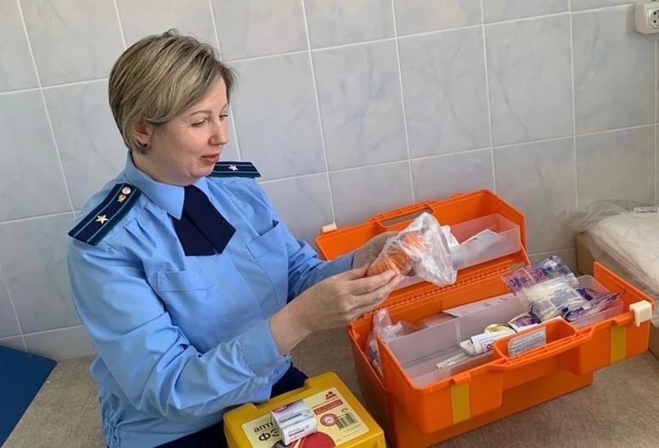 В тульской школе хранили просроченные лекарства в медицинском кабинете