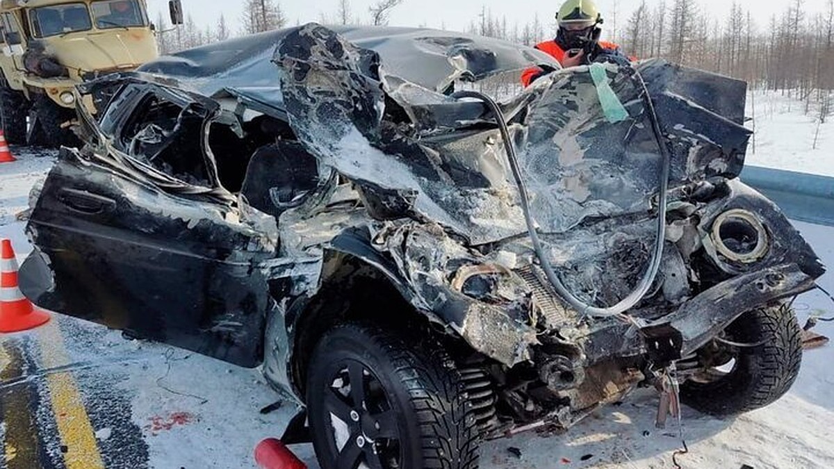 В Тазовском районе грузовик врезался в легковушку: погибли три человека -  KP.RU