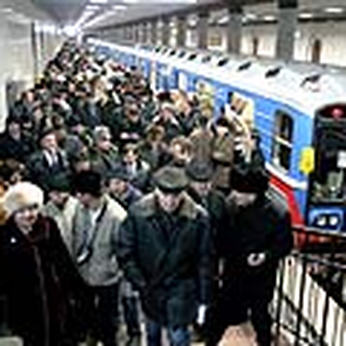 Самарцев в час пик не пускают в метро - KP.RU