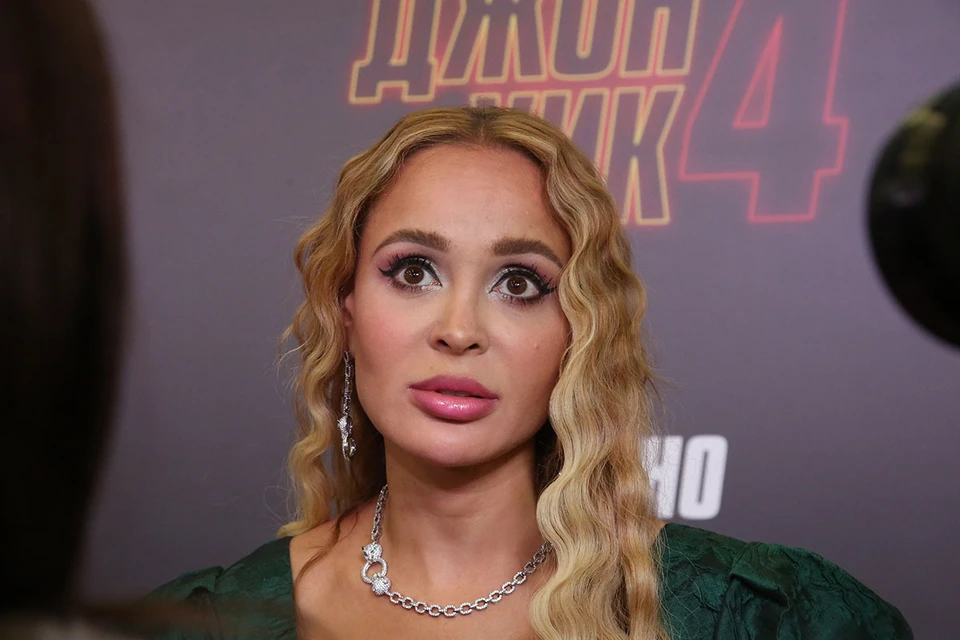 Певица Анна Калашникова призналась, что получила изможденное лицо после неудачной пластики