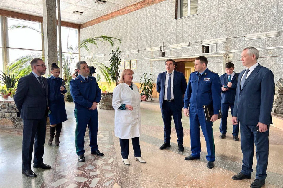 Заместитель генпрокурора РФ Дмитрий Демешин побывал в госпитале ветеранов войн в Новосибирске. Фото: Управление ГП РФ по СФО