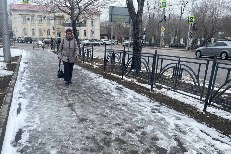 Дождь превратился в страшнейший гололед.