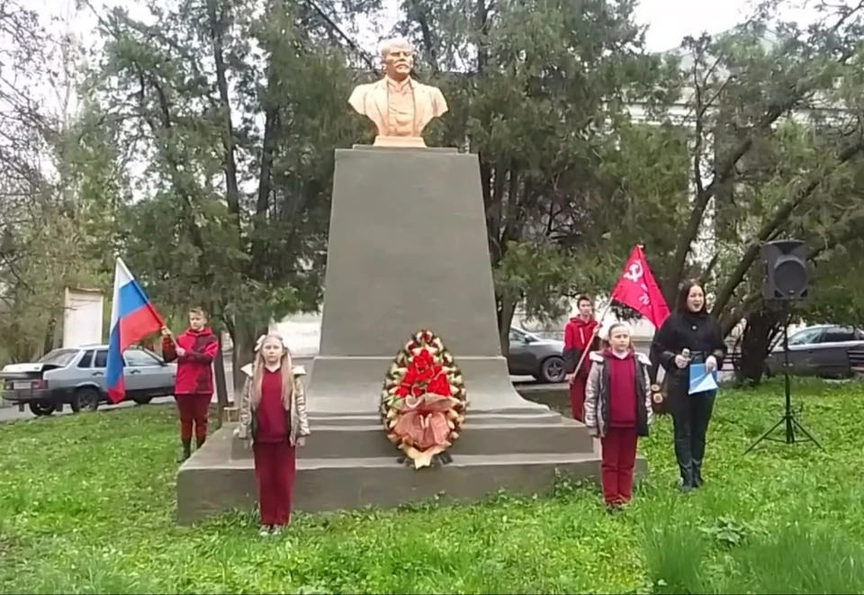 Памятник установили на 153-ю годовщину со дня рождения Ленина. Фото: скриншот из видео администрации Лисичанска